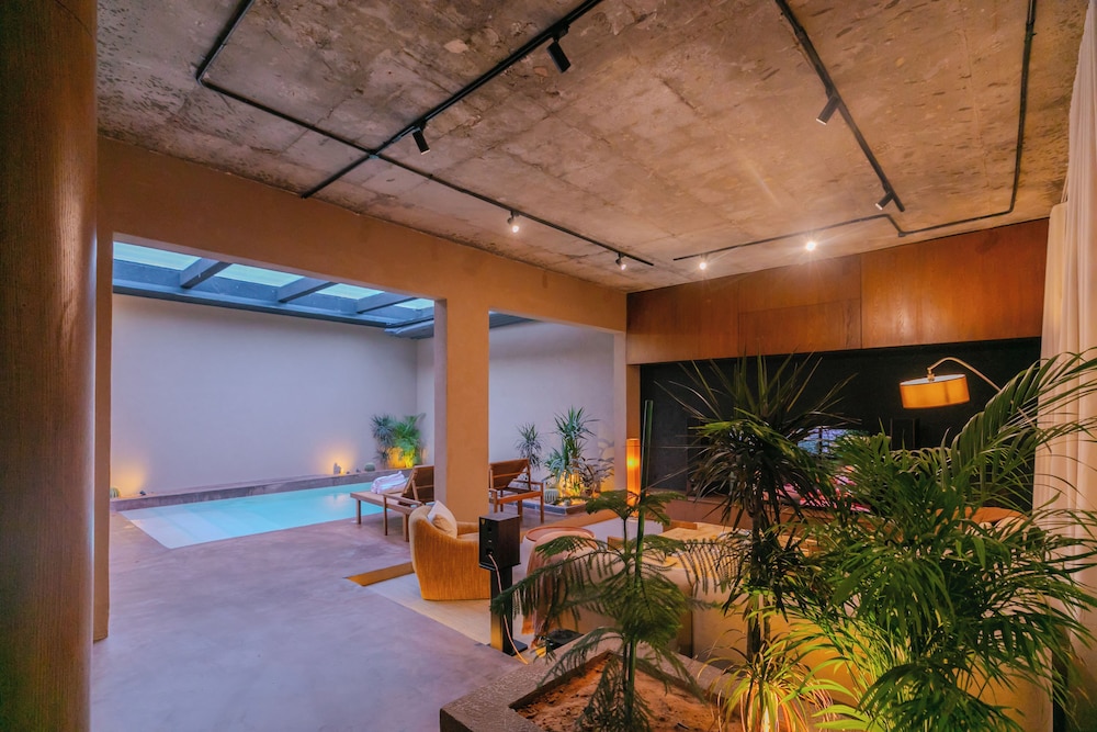 Portal Chalets With Private Pool-Al Arid