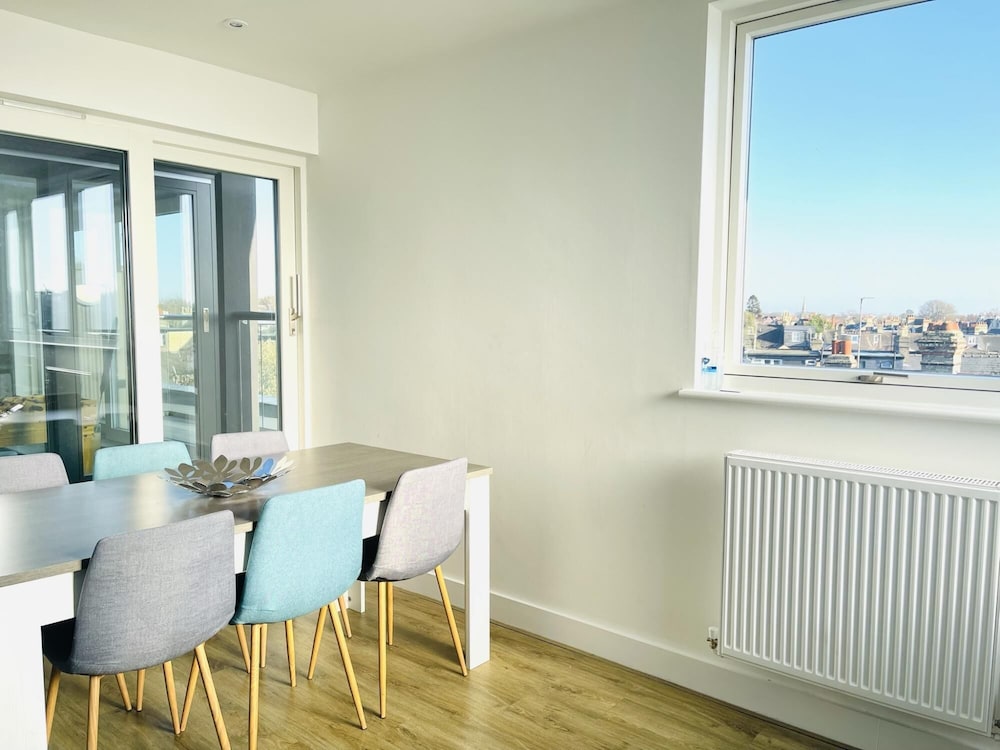 Diamond Penthouse in Cambridge