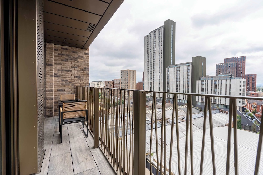 Cottonopolis Suite With 1 Bedrooms and 1 Bathrooms