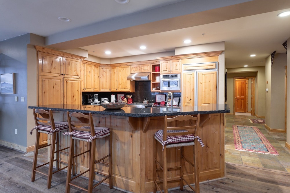 Trail's End Lodge at Deer Valley Resort - Two Bedroom Residence with Spa #101 2 Condo