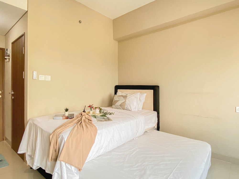 Simple Rest Studio (No Kitchen) At Lrt City Sentul - Royal Sentul Park Apartment