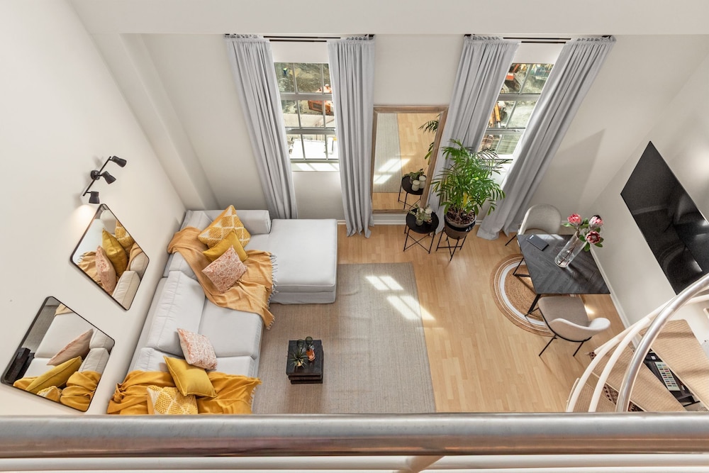 104 Hideaway Loft Studio