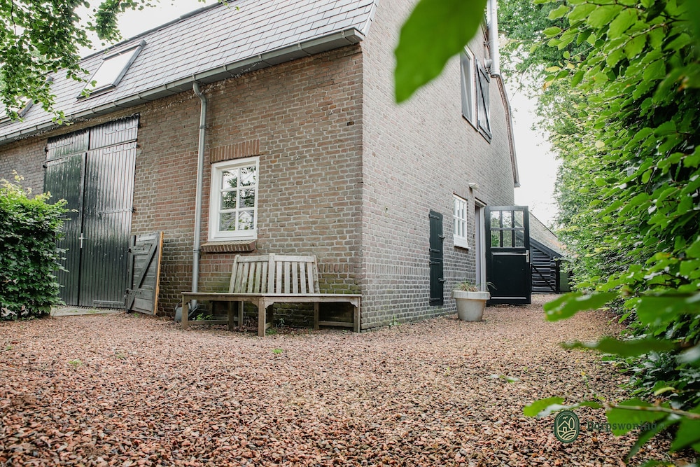 Vibrant Farmhouse near Forest in Heeze-Leende view 4