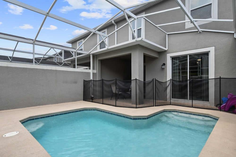 Cozy Family Retreat With Pool Near Disney World