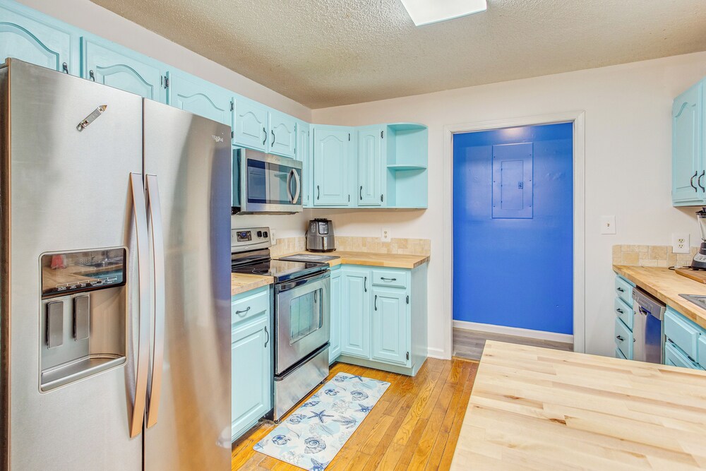 3 Mi to Ocean: Home w/ Deck in Little River!