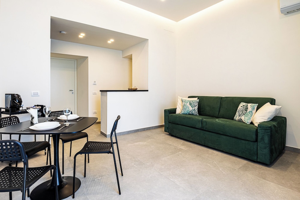 Alyde Apartments