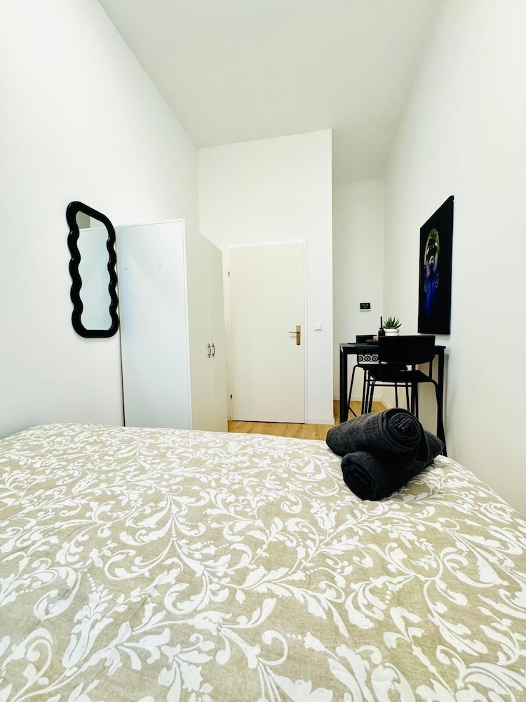 Stylish 4BR Apt Near Westbahnhof