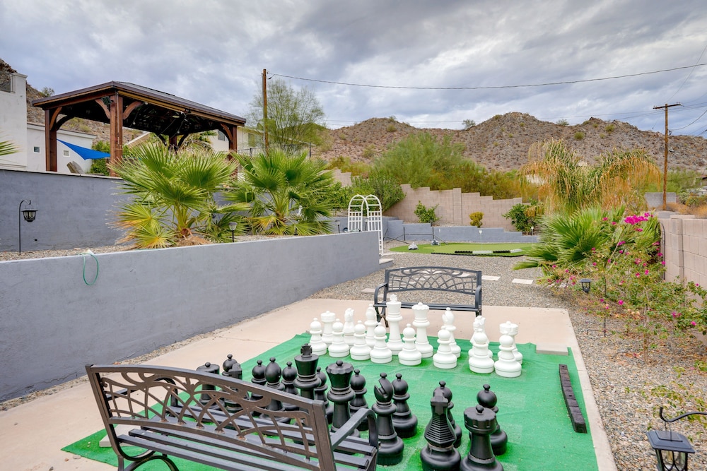 Spacious Arizona Escape - Pool, Hot Tub & Fire Pit