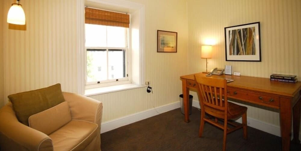 Frontenac Club Inn-3