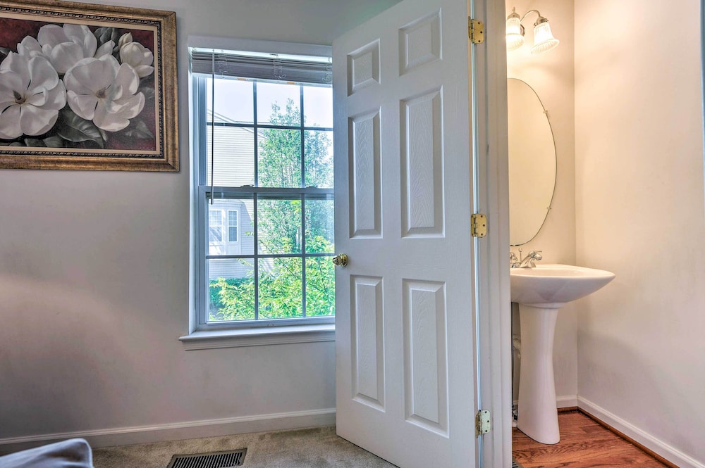 Elkridge Townhome 15 Mi to Dtwn Baltimore! - Property Image 2