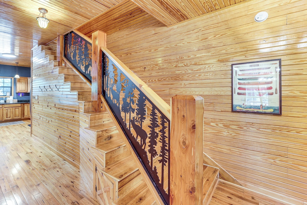 Creek Access, Games: Family-friendly Royal Retreat