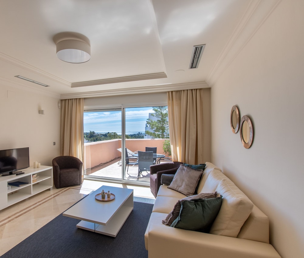 Marbella Vacations - Aloha Hill Club Golf  Spa Apartments - Property Image 7
