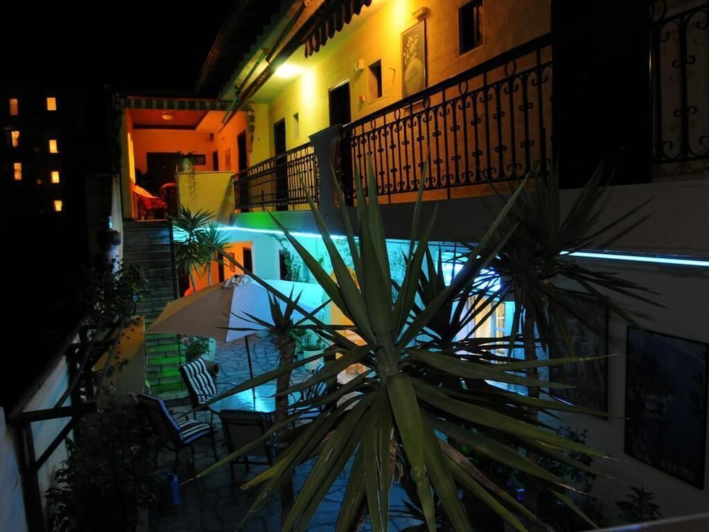 Photo 9