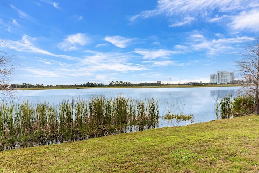 Fresh and Remodeled in Vista Cay! Townhome - 3br/3.5ba 3vc045