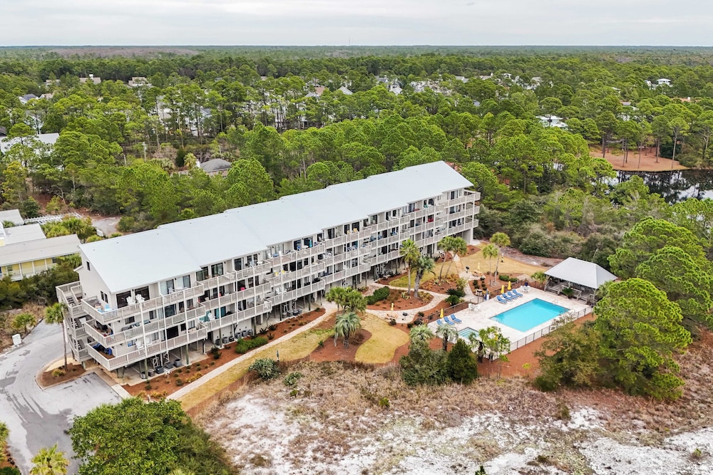 2 Condos, Steps to the Beach Pool+hot Tub, Balcony Lounge Triton & Sea Haven
