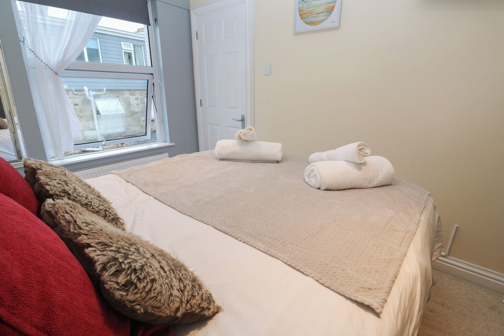 5 Lyonesse Apartments