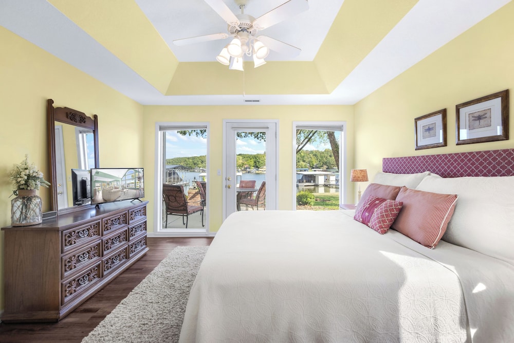 Gentle Slopes Retreat Fit For 12!