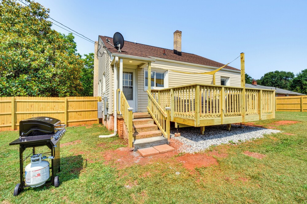 4 Mi to Clemson : Pet-friendly Seneca Cottage