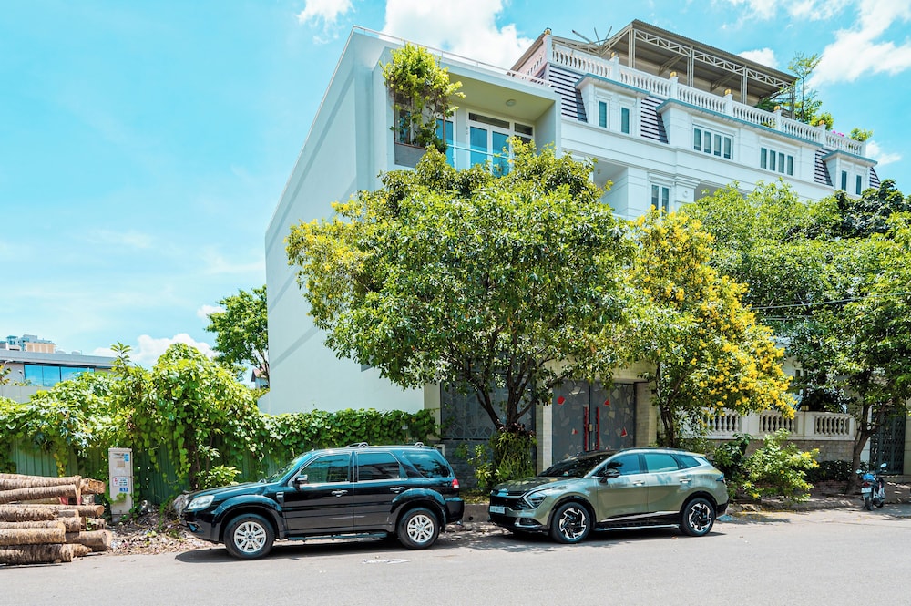 Thao Dien Garden Villa 5BR Luxury Oasis