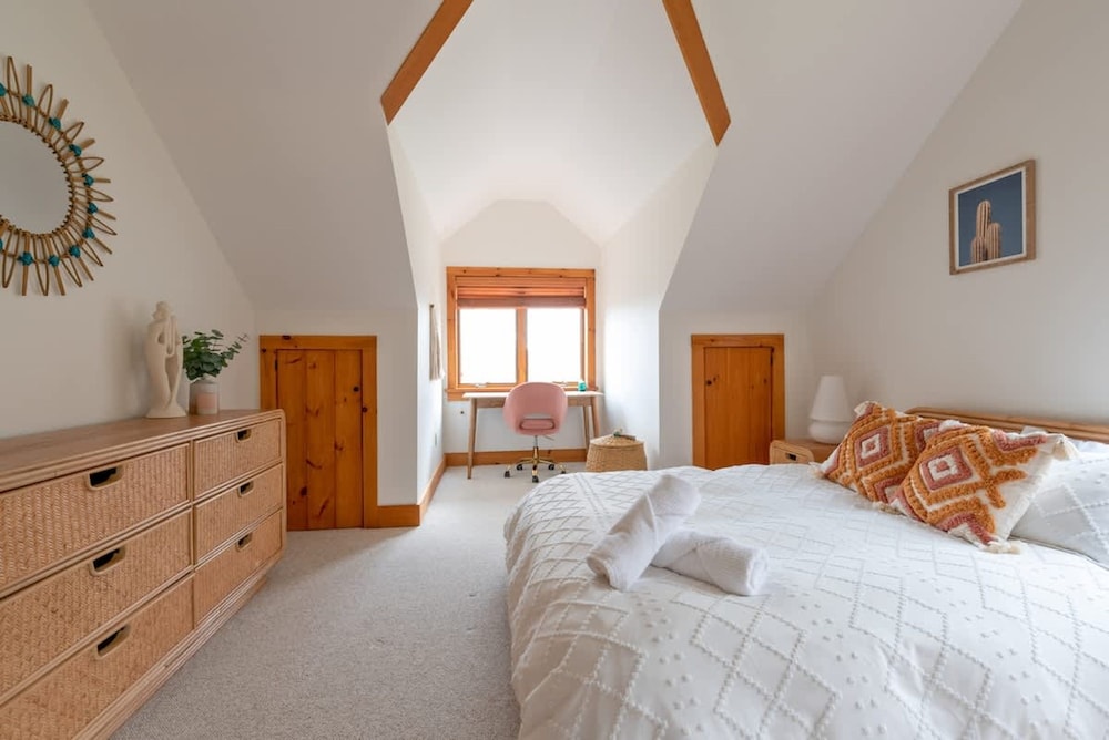 Luxury Private Estate w Pool Near Rhinebeck