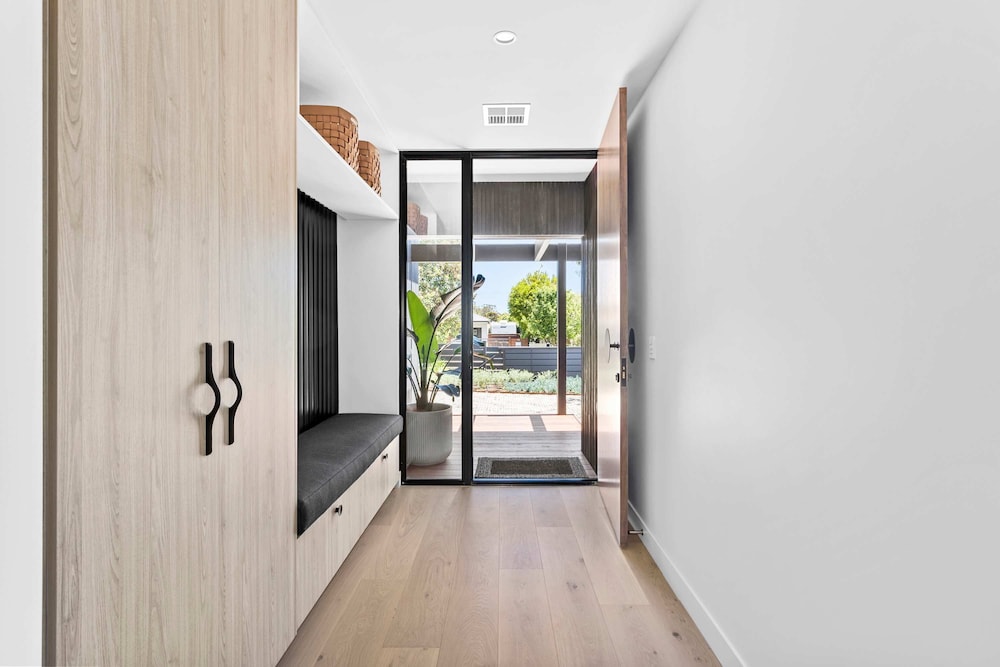 Midnight Sands Luxe Beachside Designer With Pool