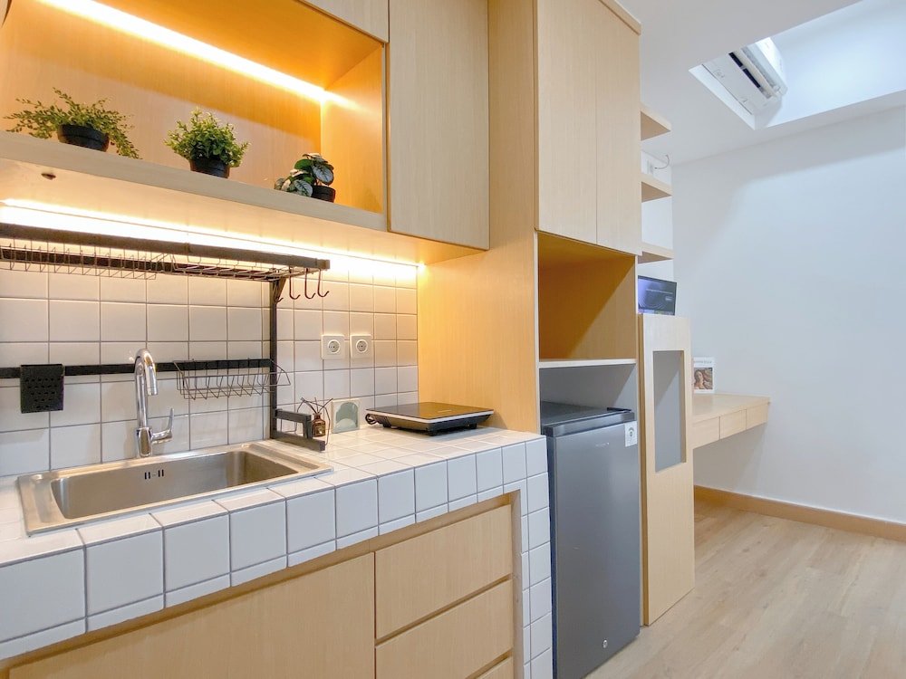 Wooden Accent Studio Apartment At Pollux Chadstone