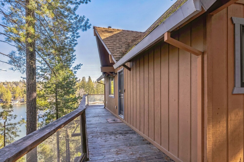 Golden Peak Cabin 3 Bedroom Home by Yosemite Region Resorts