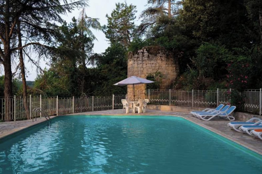 Stay at the Chateau- Studio 2P- With Pool and Park