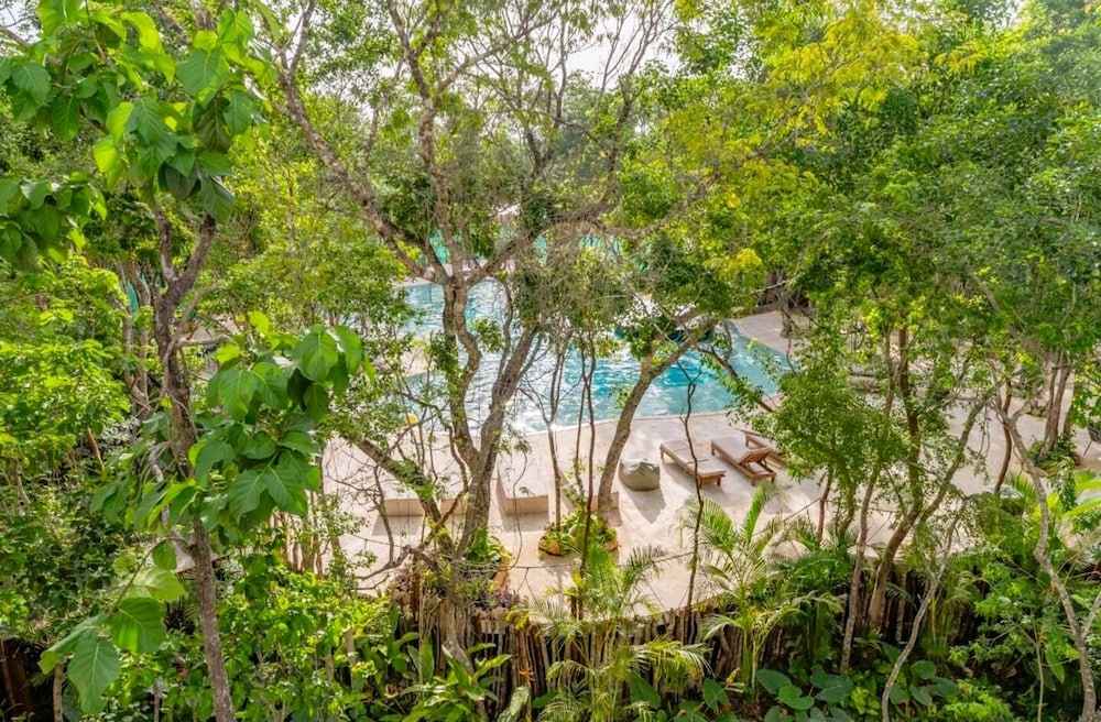 Anana Yaaxlum 105 S Oasis Pool and Jacuzzi