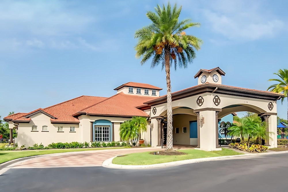 Upstay - Luxury Family Home w Pool-theatre-games view 3