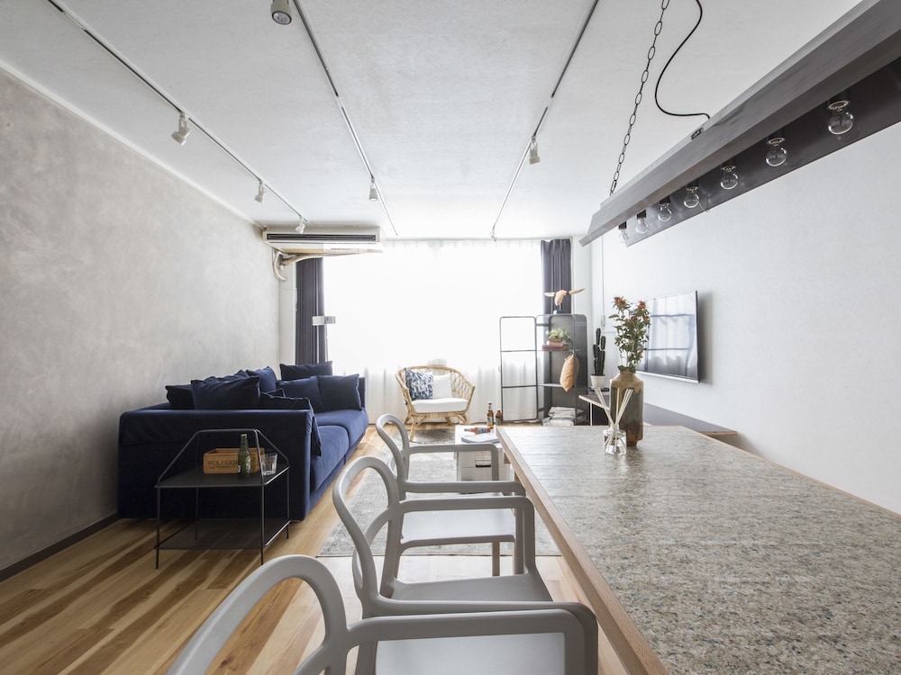 nid NAMBA Station House