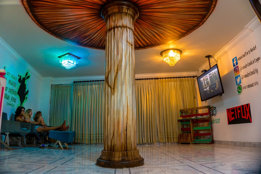 Wonderland Hostel By GB Collection