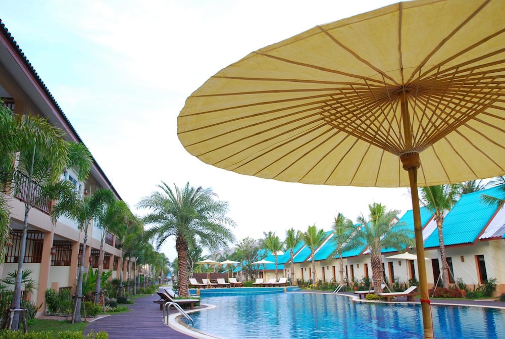 The Green Beach Resort
