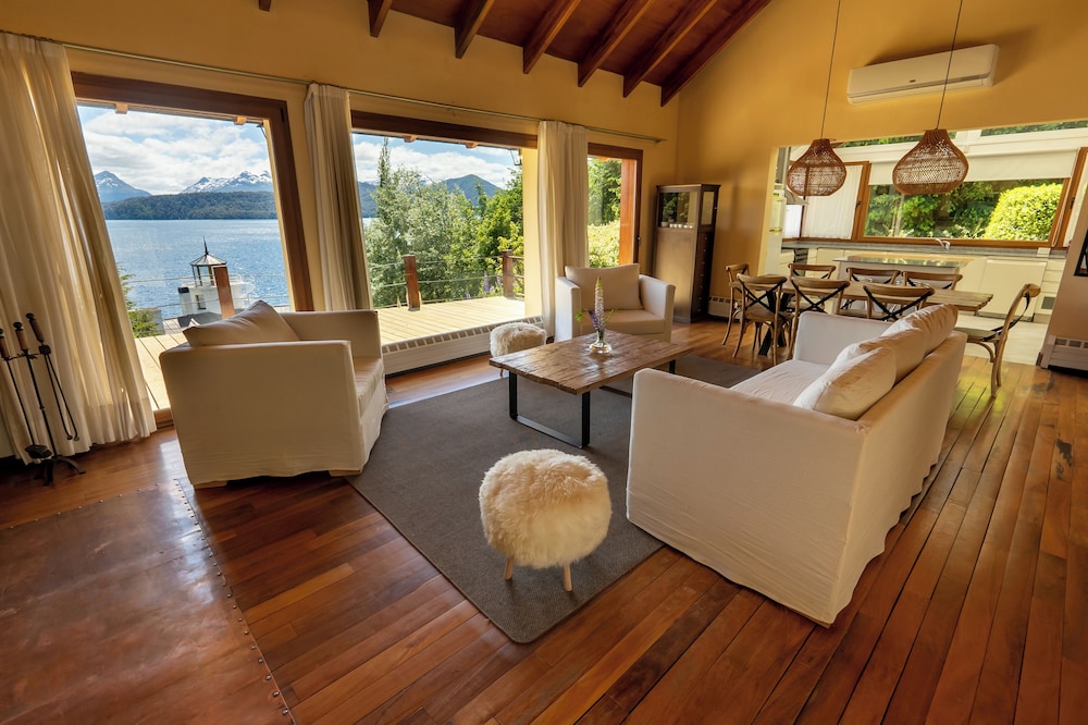 Rent Up -Casa junto al lago Nahuel Huapi