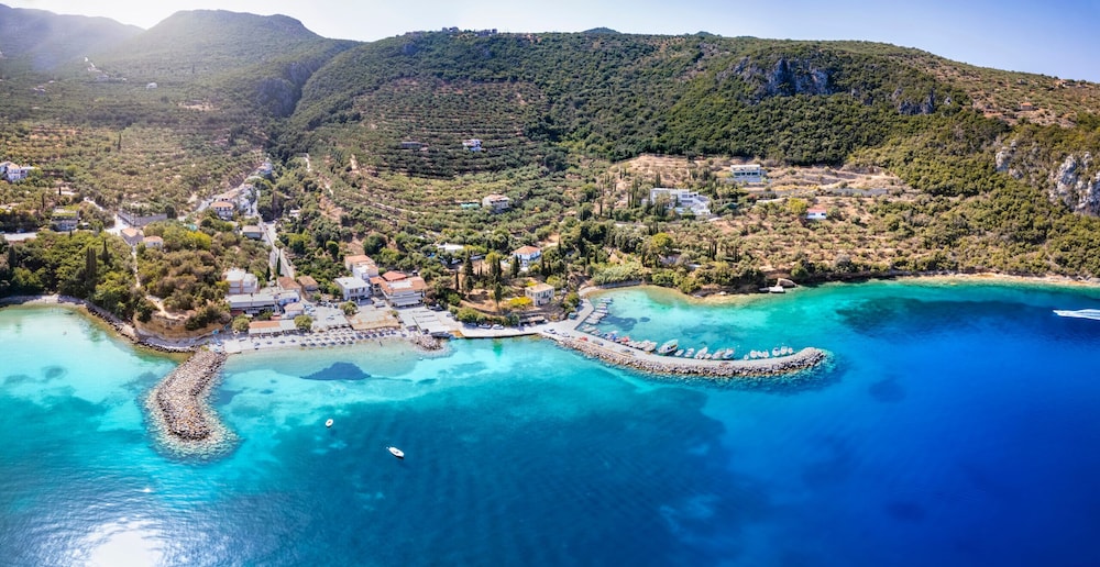 Beachfront Avia Nest - Aspa s Getaway