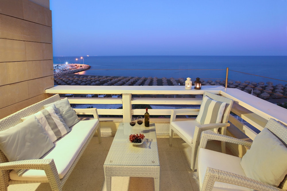 Mackenzie Beachfront Suite