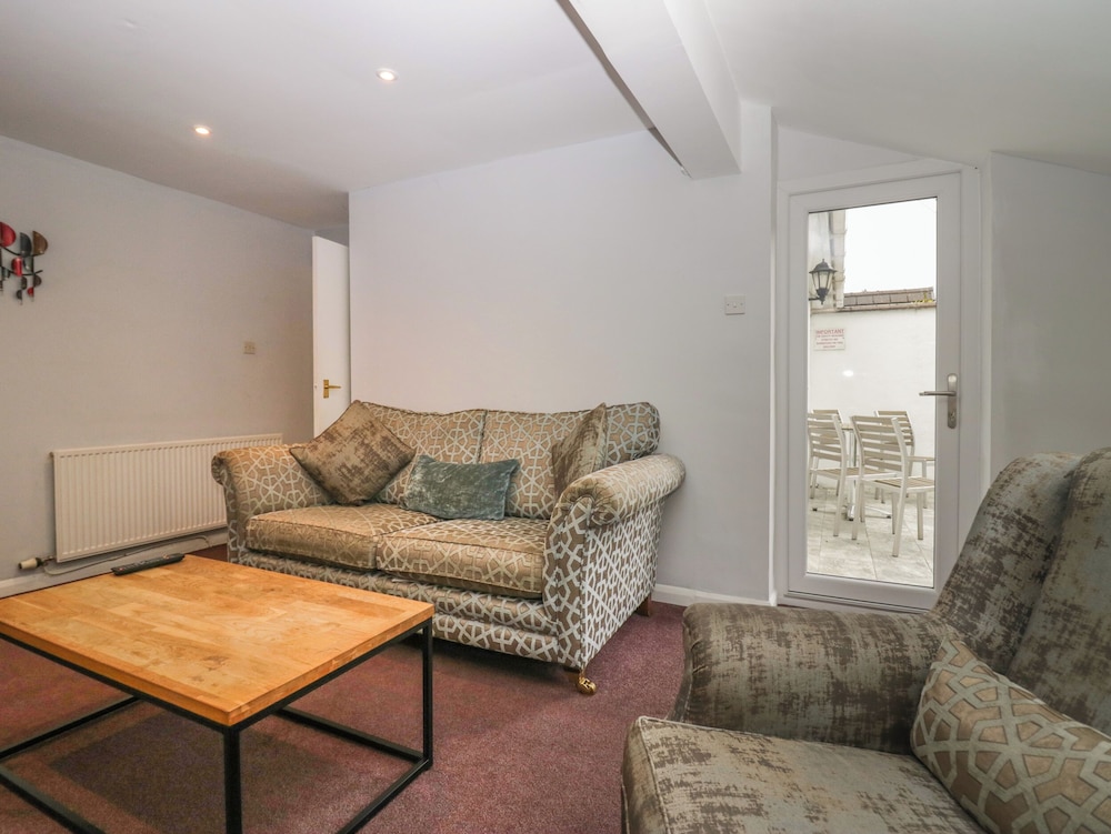 Apartment 6