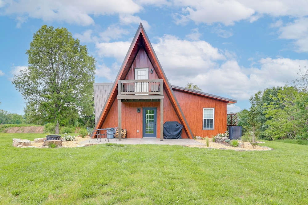 Hot Tub, Fire Pit, Bbq, On-site Pond: Kenton Cabin