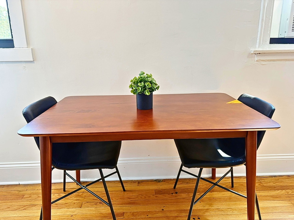 Furnished 1BR - Woodlawn 2W