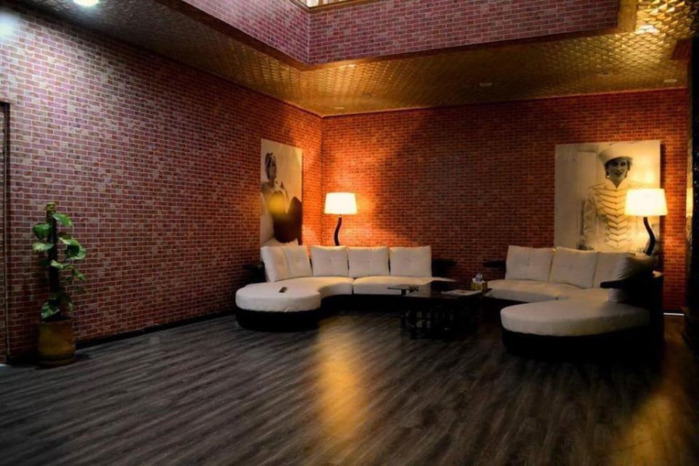 Explorers lounge