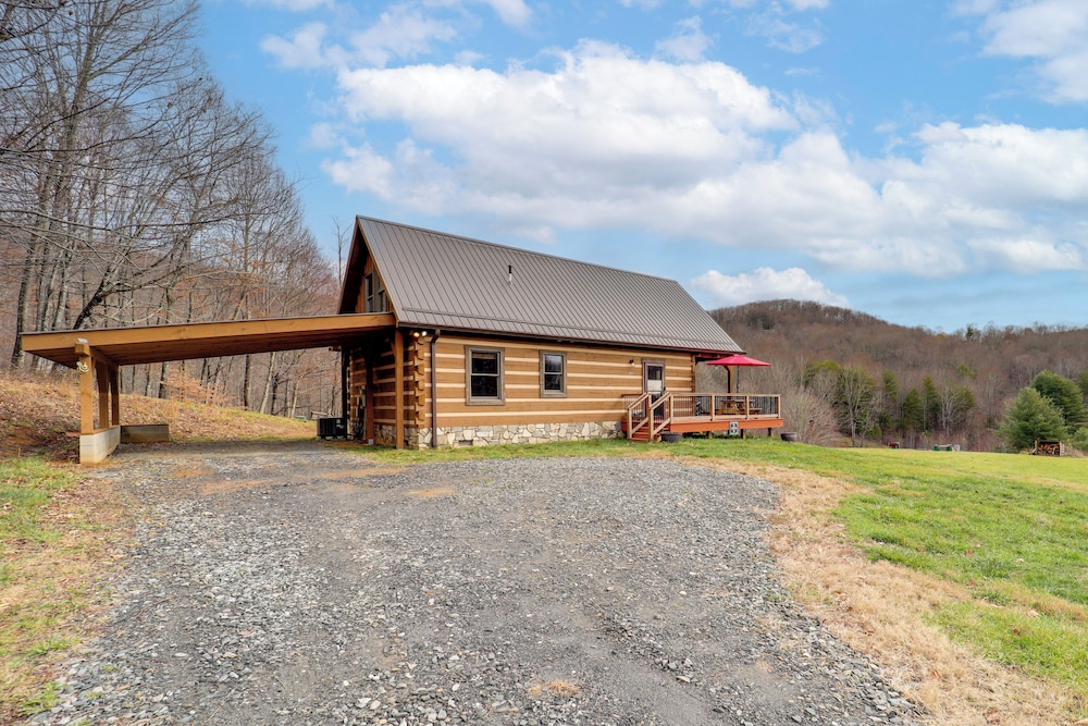 Hike, Ski & More: Blue Ridge Mountain Escape
