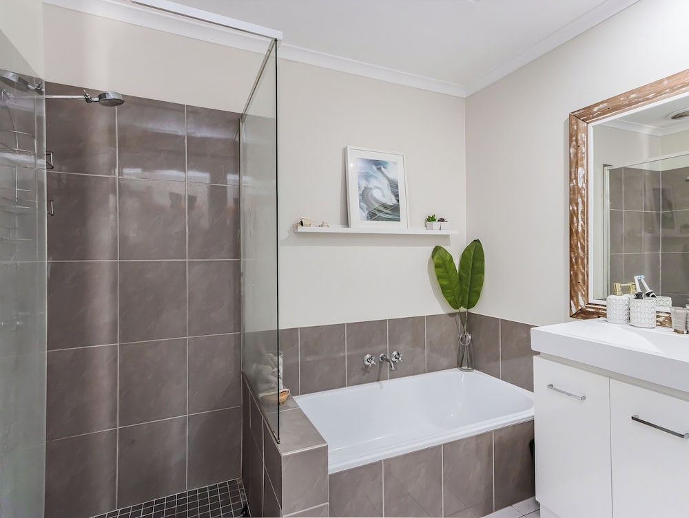 Kirra Shores Coastal Hideaway
