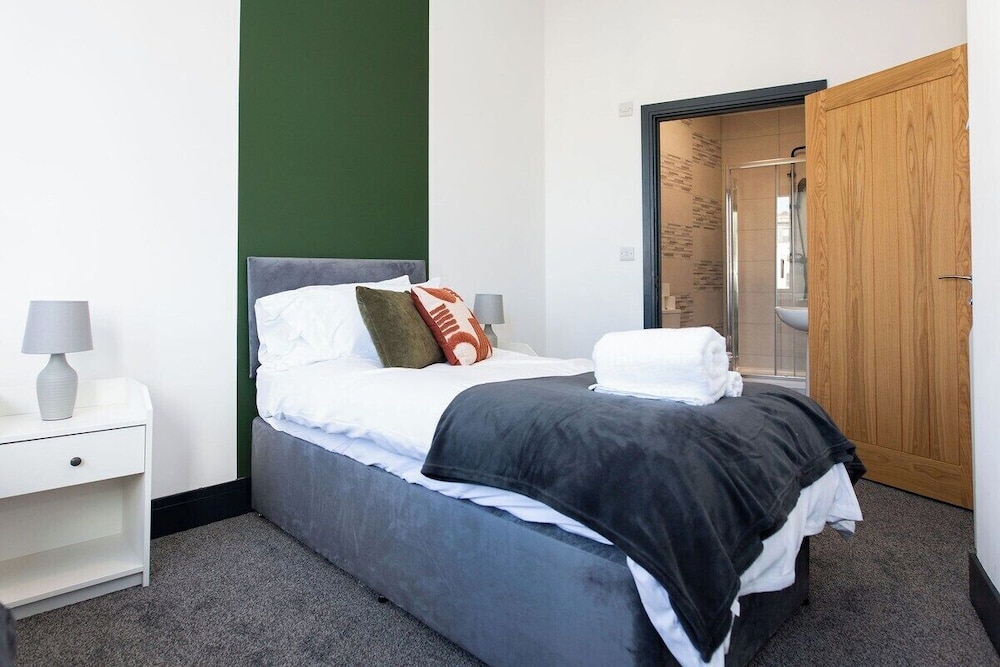 Luxury 2 Bedroom & 2 Bathroom Central Flat