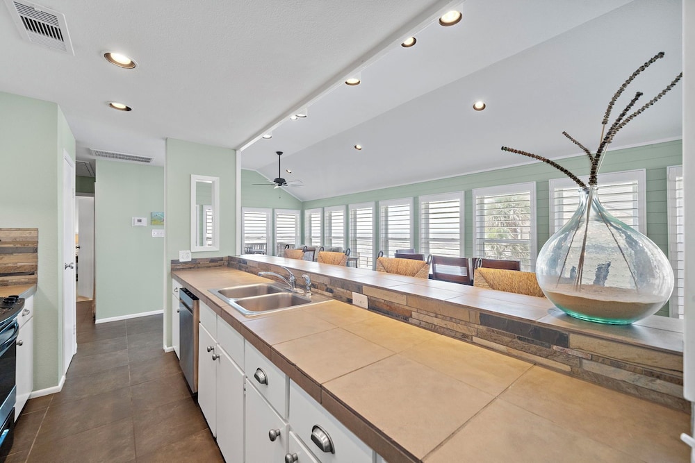 Maree by the Sea by Ryson Vacation Rentals