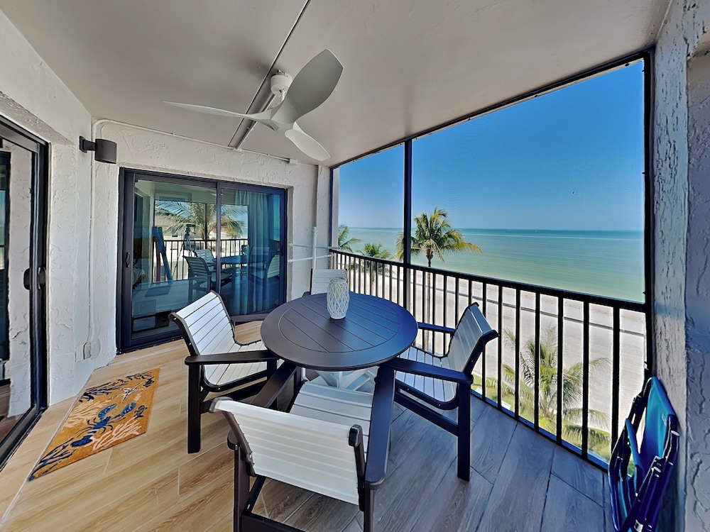 Seaside 4 by Distinctive Beach Rentals