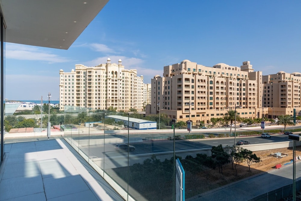 Posh & Spotless 1BR Apartment on Palm Jumeirah