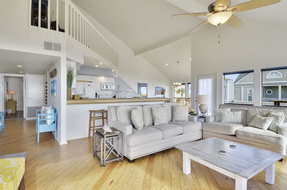 Beachfront Dolphin by Ryson Vacation Rentals