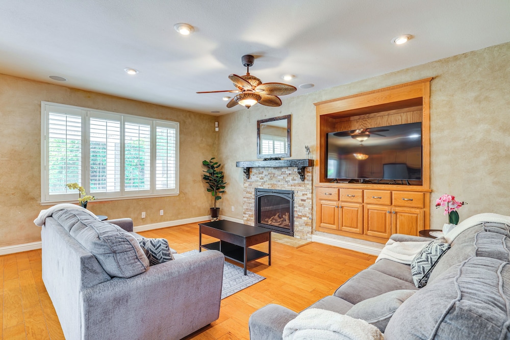 5 Mi to Dtwn Modesto: Family Home w/ Patio!