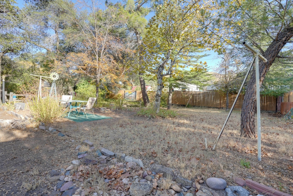 < 1 Mi to Horse Boarding: Cozy Yarnell Hideaway!