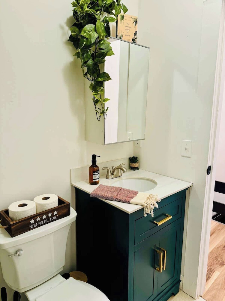 Jungle House Downtown Columbus – Modern Boutique Suites